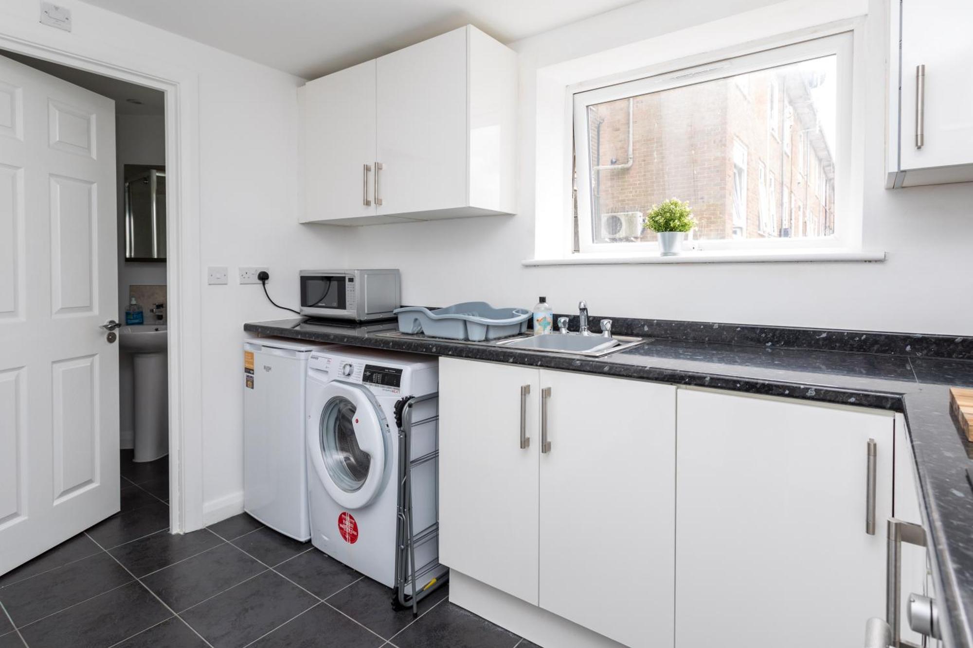Flat 7- Spacious Studio Flat In The Heart Of Crawley Εξωτερικό φωτογραφία