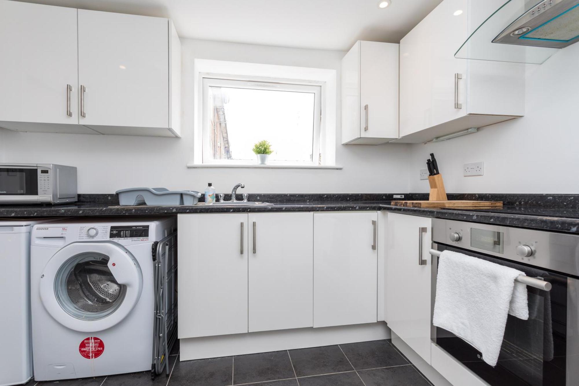 Flat 7- Spacious Studio Flat In The Heart Of Crawley Εξωτερικό φωτογραφία
