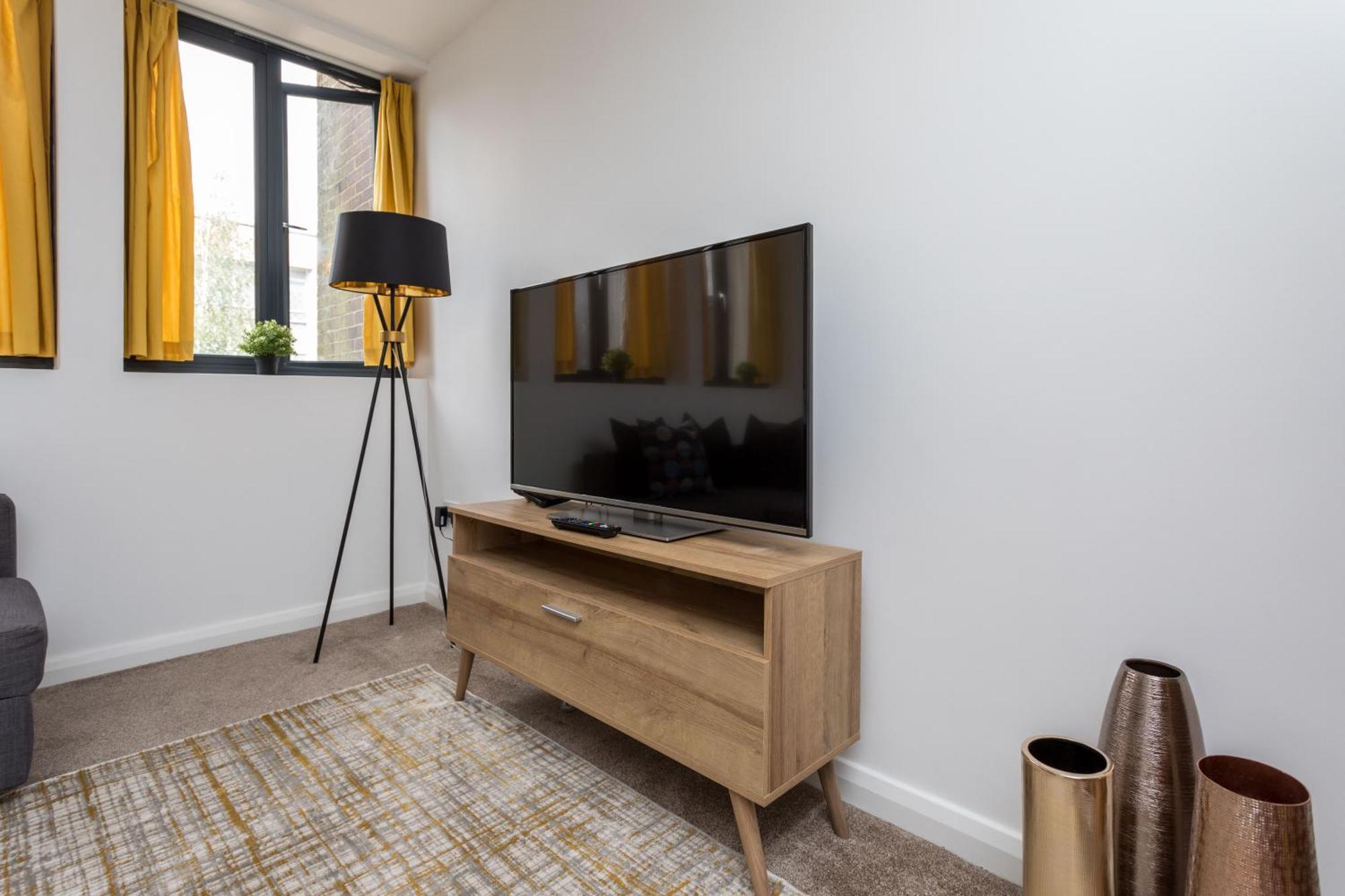 Flat 7- Spacious Studio Flat In The Heart Of Crawley Εξωτερικό φωτογραφία